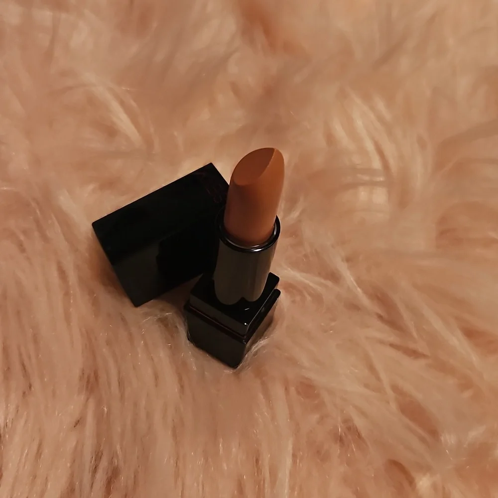 🆕️Victoria's Secret Very Sexy Lipstick In WHISPER